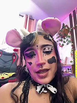Snapshot of MeowMota_ chatting on May 28, 7:42 pm MeowMota online show from May 28, 7:42 pm