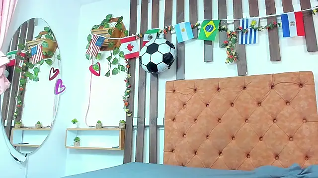 Snapshot of MeowMota_ chatting on July 16, 7:00 pm MeowMota online show from July 16, 7:00 pm