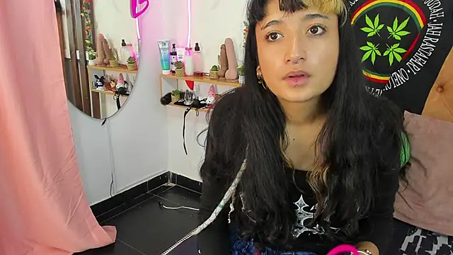 Snapshot of MeowMota_ chatting on May 21, 6:05 pm MeowMota online show from May 21, 6:05 pm