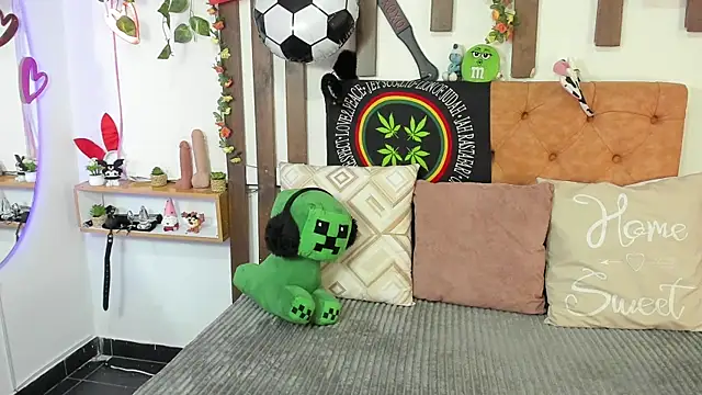 Snapshot of MeowMota_ chatting on July 15, 6:59 pm MeowMota online show from July 15, 6:59 pm
