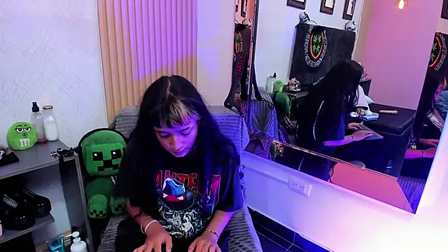 Snapshot of MeowMota_ chatting on June 16, 7:03 pm MeowMota online show from June 16, 7:03 pm