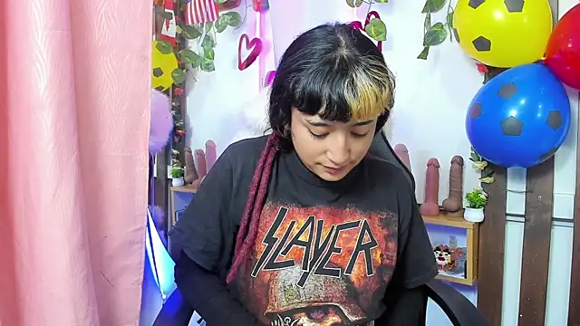 Snapshot of MeowMota_ chatting on July 4, 6:34 pm MeowMota online show from July 4, 6:34 pm