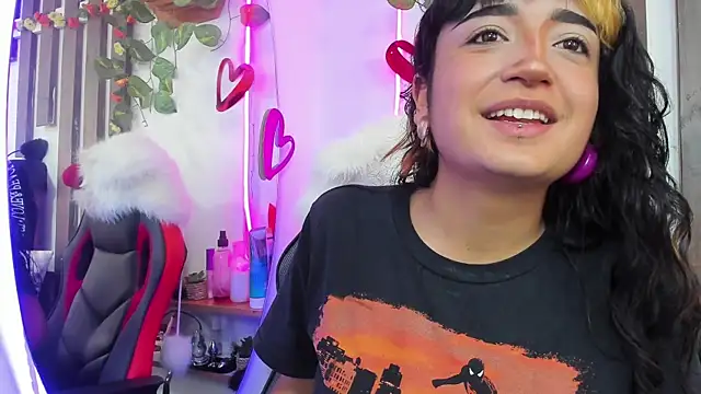 Snapshot of MeowMota_ chatting on June 11, 7:55 pm MeowMota online show from June 11, 7:55 pm