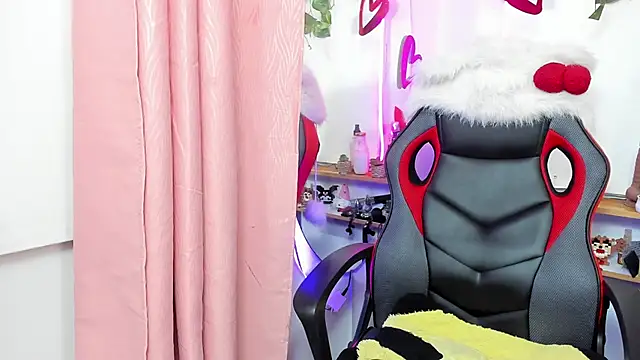 Snapshot of MeowMota_ chatting on June 27, 12:00 pm MeowMota online show from June 27, 12:00 pm
