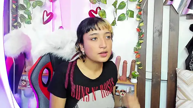Snapshot of MeowMota_ chatting on June 25, 6:24 pm MeowMota online show from June 25, 6:24 pm