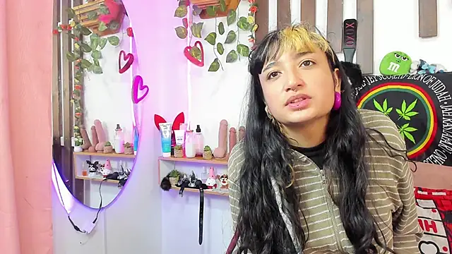 Snapshot of MeowMota_ chatting on June 7, 4:34 pm MeowMota online show from June 7, 4:34 pm