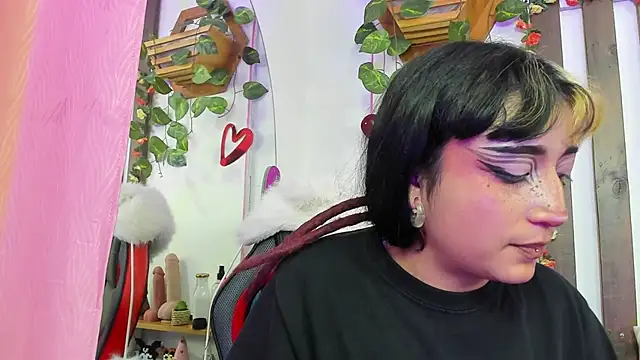 Snapshot of MeowMota_ chatting on June 6, 7:08 pm MeowMota online show from June 6, 7:08 pm