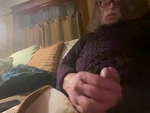 LickYourYoni online show from February 3, 6:33 am