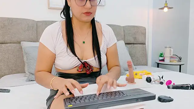 AlmaRose  online show from May 14, 1:08 pm