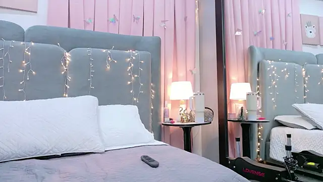 Snapshot of AlmaRose_ chatting on July 16, 7:44 pm AlmaRose online show from July 16, 7:44 pm
