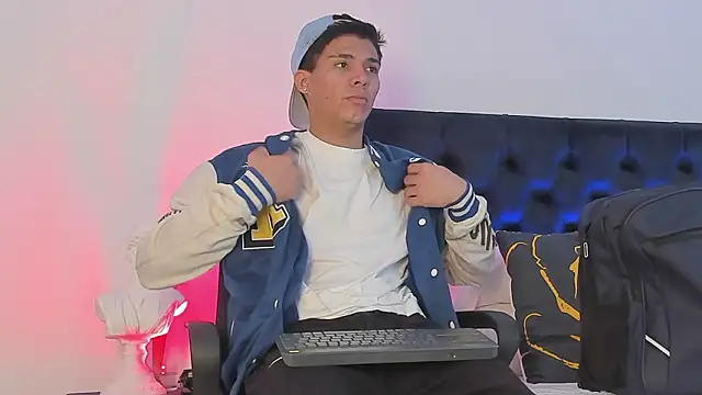 Marcus Moreno online show from February 25, 12:00 am