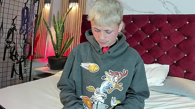 Snapshot of Heiden-Stiven chatting on January 9, 3:24 am Heiden-Stiven online show from January 9, 3:24 am