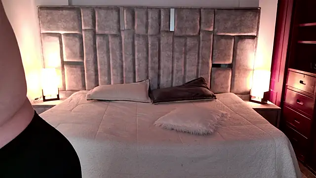 azul veraa online show from March 13, 12:21 pm