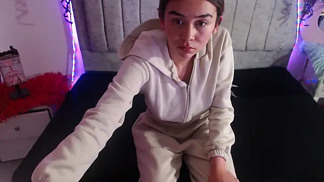 sofiaspring online show from February 14, 6:52 pm