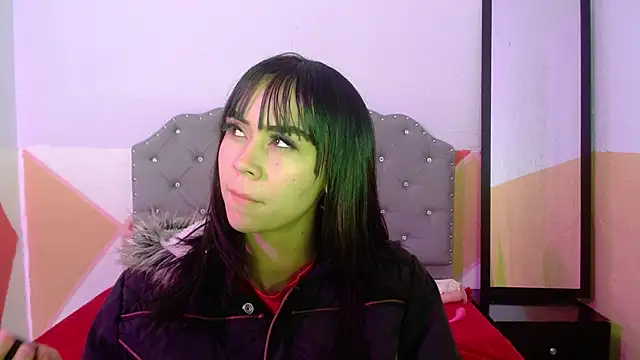 Snapshot of sofiaspring chatting on July 18, 3:20 pm sofiaspring online show from July 18, 3:20 pm