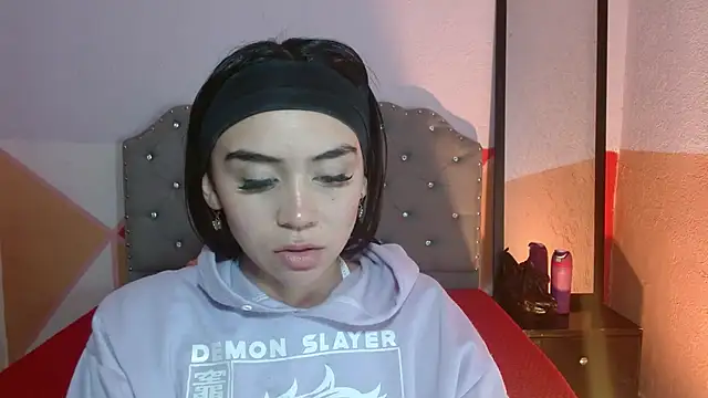 Snapshot of sofiaspring chatting on July 4, 3:05 pm sofiaspring online show from July 4, 3:05 pm