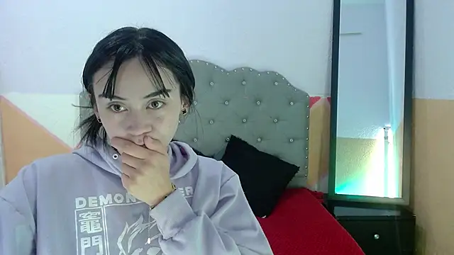 Snapshot of sofiaspring chatting on July 13, 4:06 pm sofiaspring online show from July 13, 4:06 pm