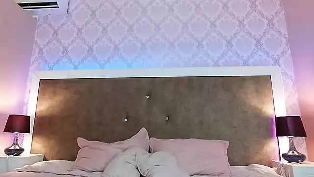 DemmiWild online show from February 18, 7:32 pm