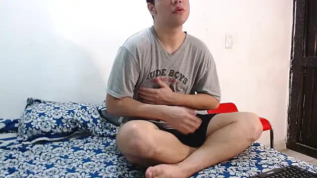 queen night19 online show from January 7, 7:08 pm