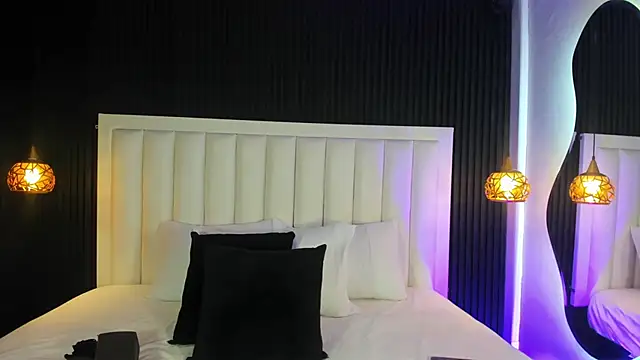 PandoraMiller online show from March 3, 5:09 pm