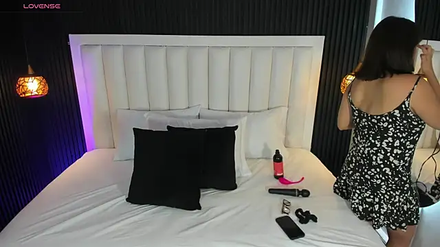 PandoraMiller online show from February 10, 5:12 pm