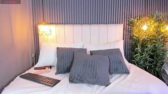 LunaKarther online show from February 7, 10:12 am