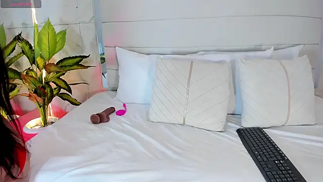 LunaKarther online show from March 4, 12:13 pm