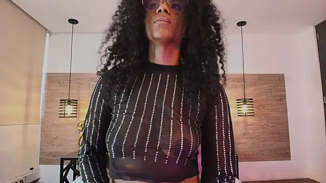 Ellie-Alves online show from April 8, 4:30 pm