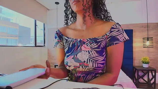 Ellie-Alves online show from April 14, 4:12 pm