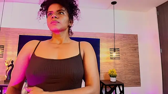 Ellie-Alves online show from May 6, 4:55 pm