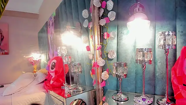 mia ellieth online show from April 1, 5:42 am