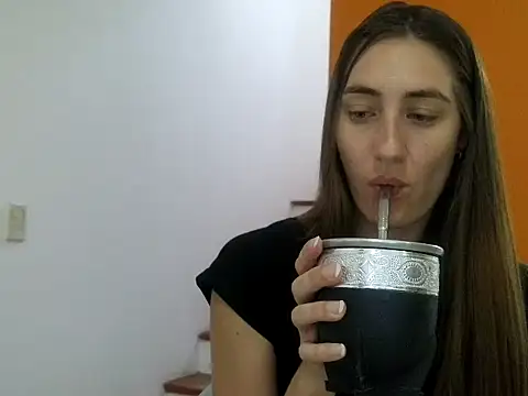 Snapshot of Noracherry chatting on February 5, 11:39 am Noracherry online show from February 5, 11:39 am