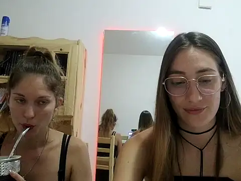 Snapshot of Noracherry chatting on February 15, 9:25 pm Noracherry online show from February 15, 9:25 pm