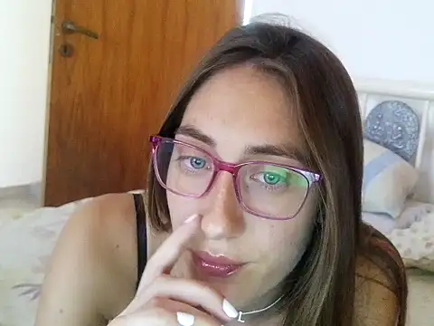 Snapshot of Noracherry chatting on February 7, 5:43 pm Noracherry online show from February 7, 5:43 pm