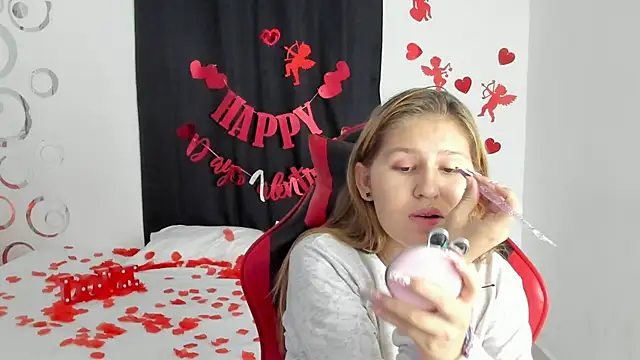 Snapshot of Bella_Blanca chatting on February 19, 12:13 pm Bella Blanca online show from February 19, 12:13 pm
