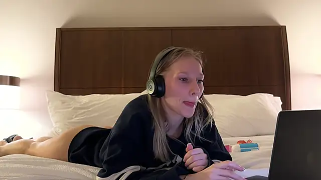 mysunidreamss online show from March 28, 2:12 am