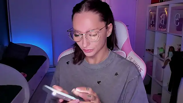 SibylVex online show from February 6, 3:52 pm