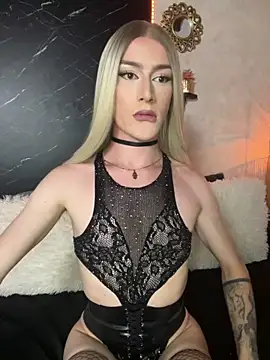 Alana Stone online show from June 10, 8:10 pm