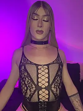 Snapshot of Alana_Stone chatting on February 19, 5:04 am Alana Stone online show from February 19, 5:04 am