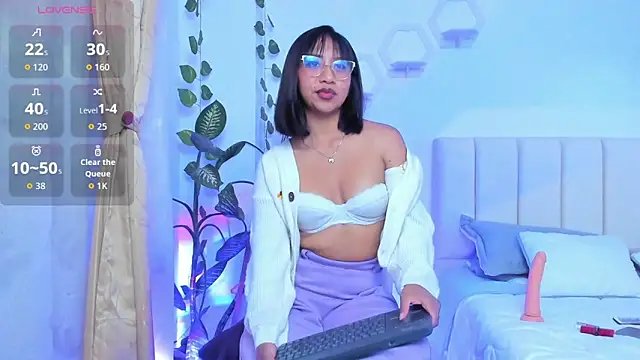 emily7  online show from February 21, 8:55 pm