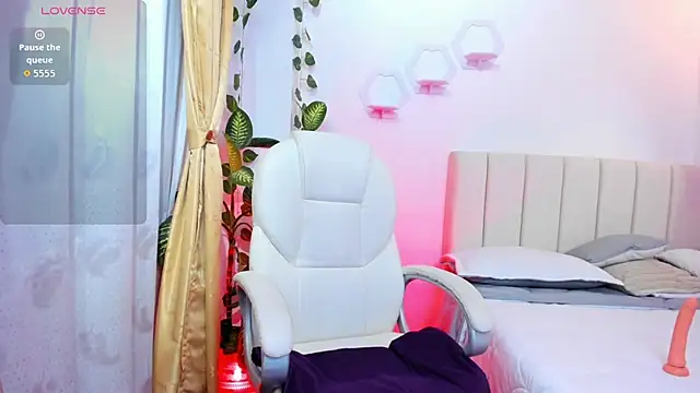 emily7  online show from January 14, 9:18 pm