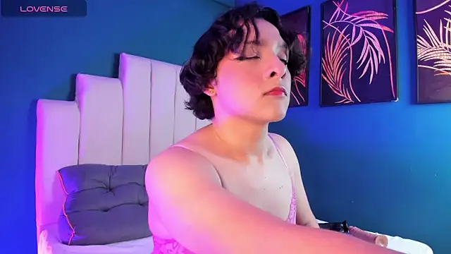 Nicki Ripperton online show from April 8, 3:52 am