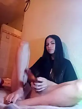 Chiquitoperopeligroso4 online show from February 7, 4:09 am