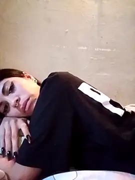 Chiquitoperopeligroso4 online show from February 20, 4:31 am