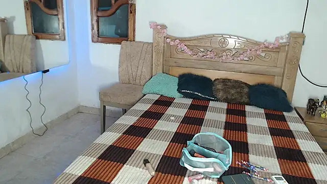 bratz glloe online show from January 12, 2:29 am