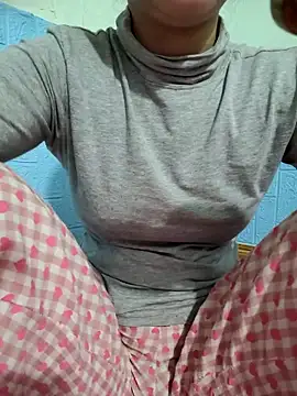 Snapshot of -LunaLust chatting on January 15, 2:15 am -LunaLust online show from January 15, 2:15 am