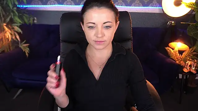 Snapshot of Dafni_Monn chatting on November 25, 6:36 am Dafni Monn online show from November 25, 6:36 am