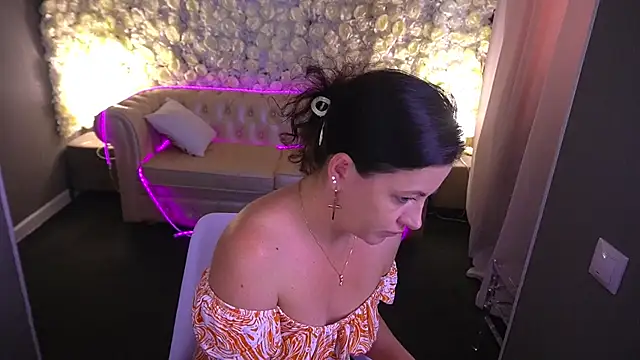Snapshot of Dafni_Monn chatting on June 29, 9:27 am Dafni Monn online show from June 29, 9:27 am