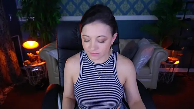 Snapshot of Dafni_Monn chatting on June 7, 5:45 am Dafni Monn online show from June 7, 5:45 am