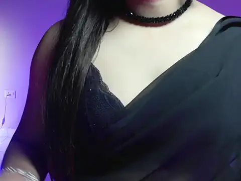 Snapshot of CutieVibe01 chatting on January 17, 12:58 am CutieVibe01 online show from January 17, 12:58 am